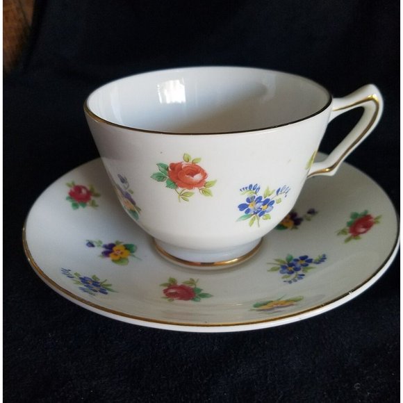Crown Staffordshire England Fine Bone China Roses Pansies Tea Cup and Saucer set - Picture 4 of 6
